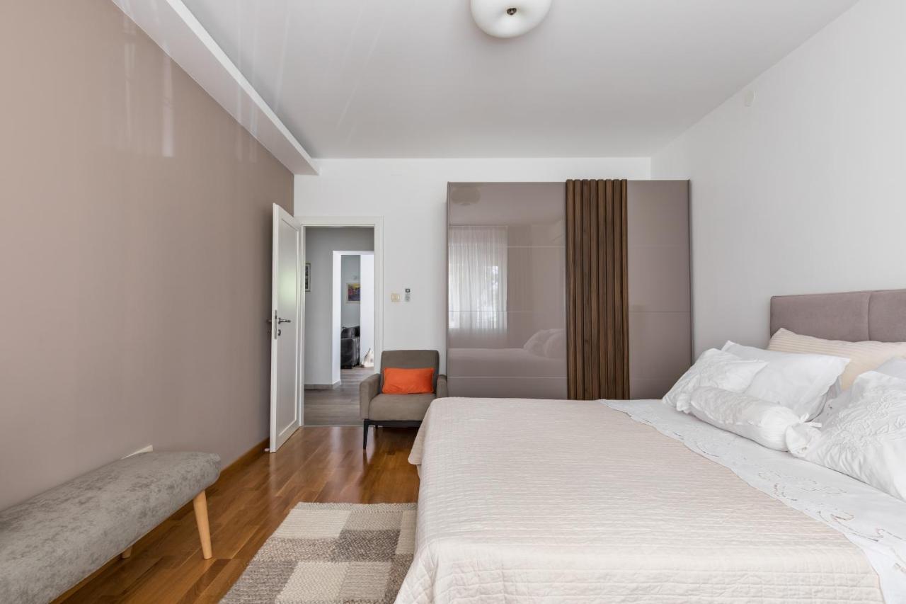 Apartament Location 