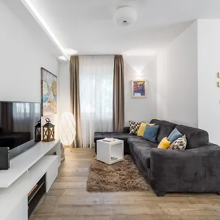 Top Location Apartment 